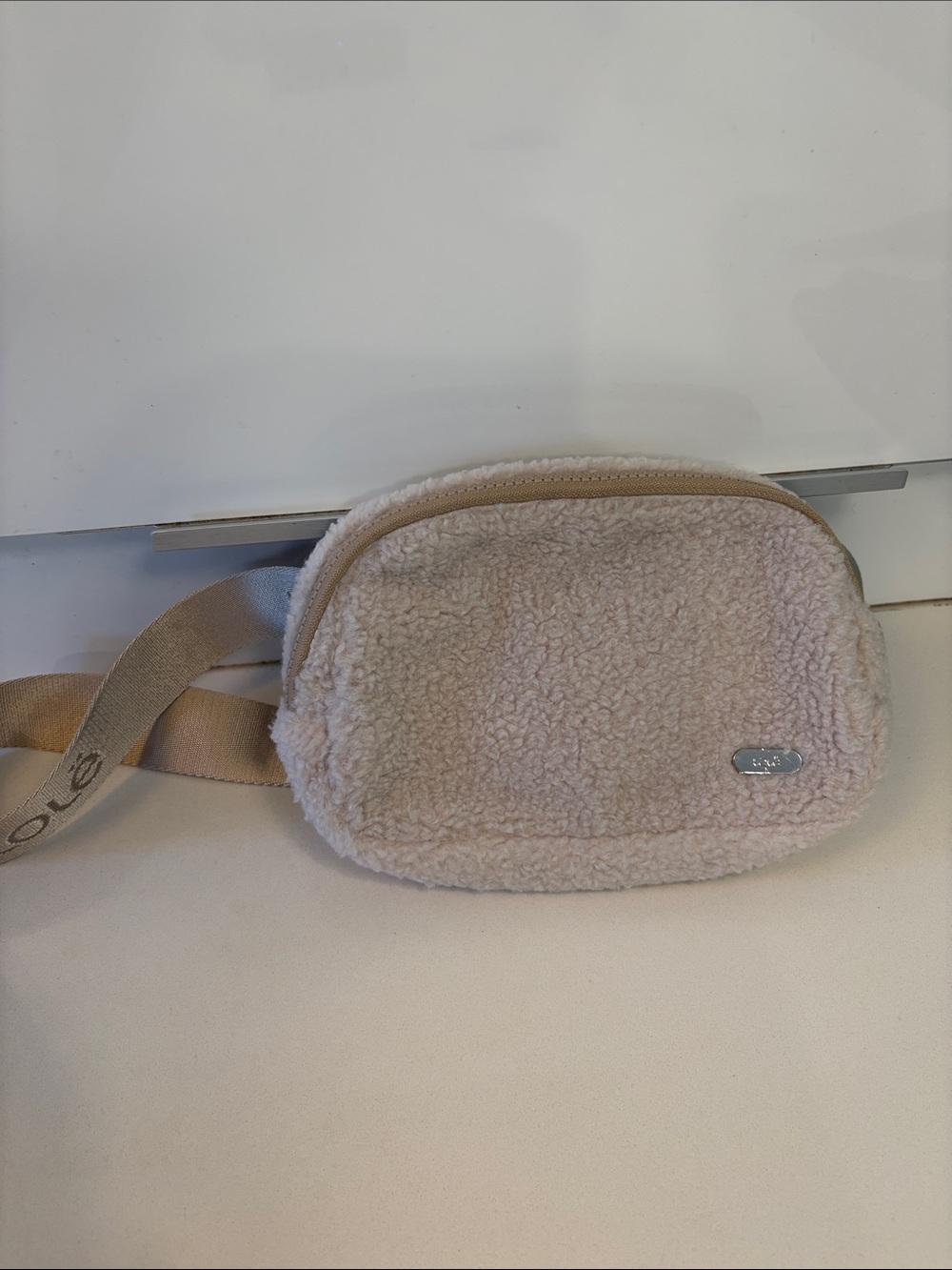 Like New Lolë Sherpa Fanny Pack - Cream